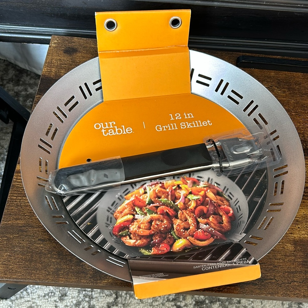 NWT. 12” grill pan Grill Skillet, from Bed Bath & Beyond. Removable handle.